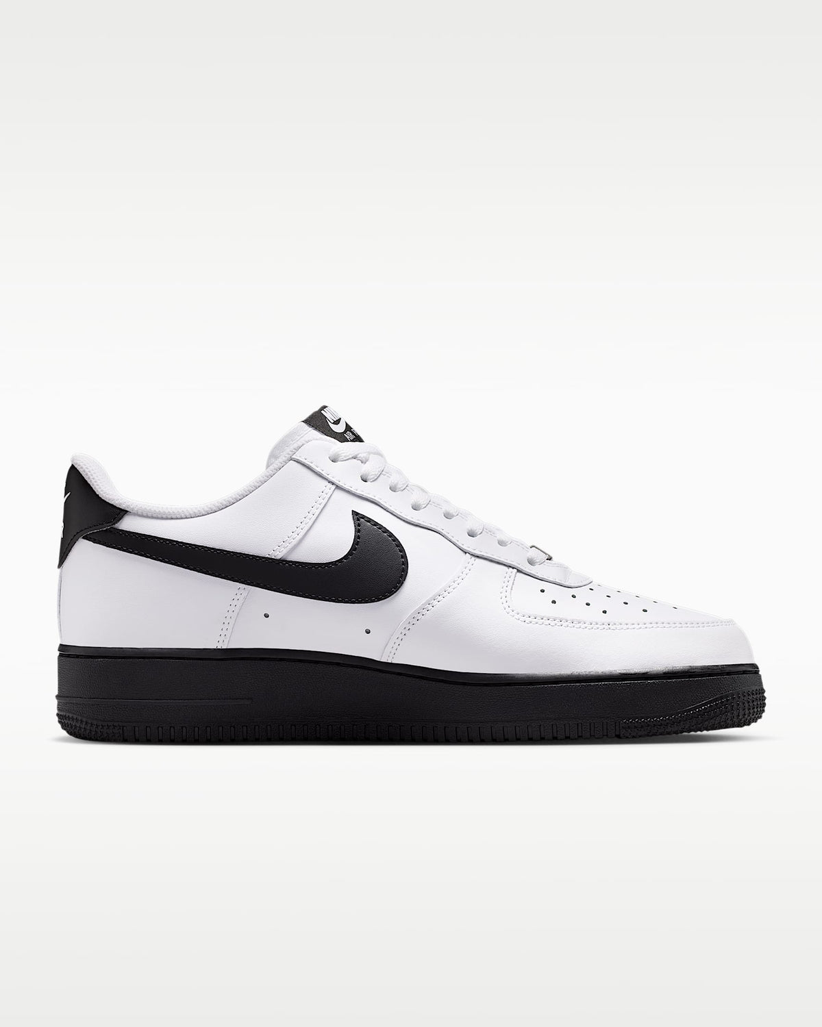 Nike Air Force 1 '07 White Black Swoosh Black Outsole Sneakersmens low top shoes