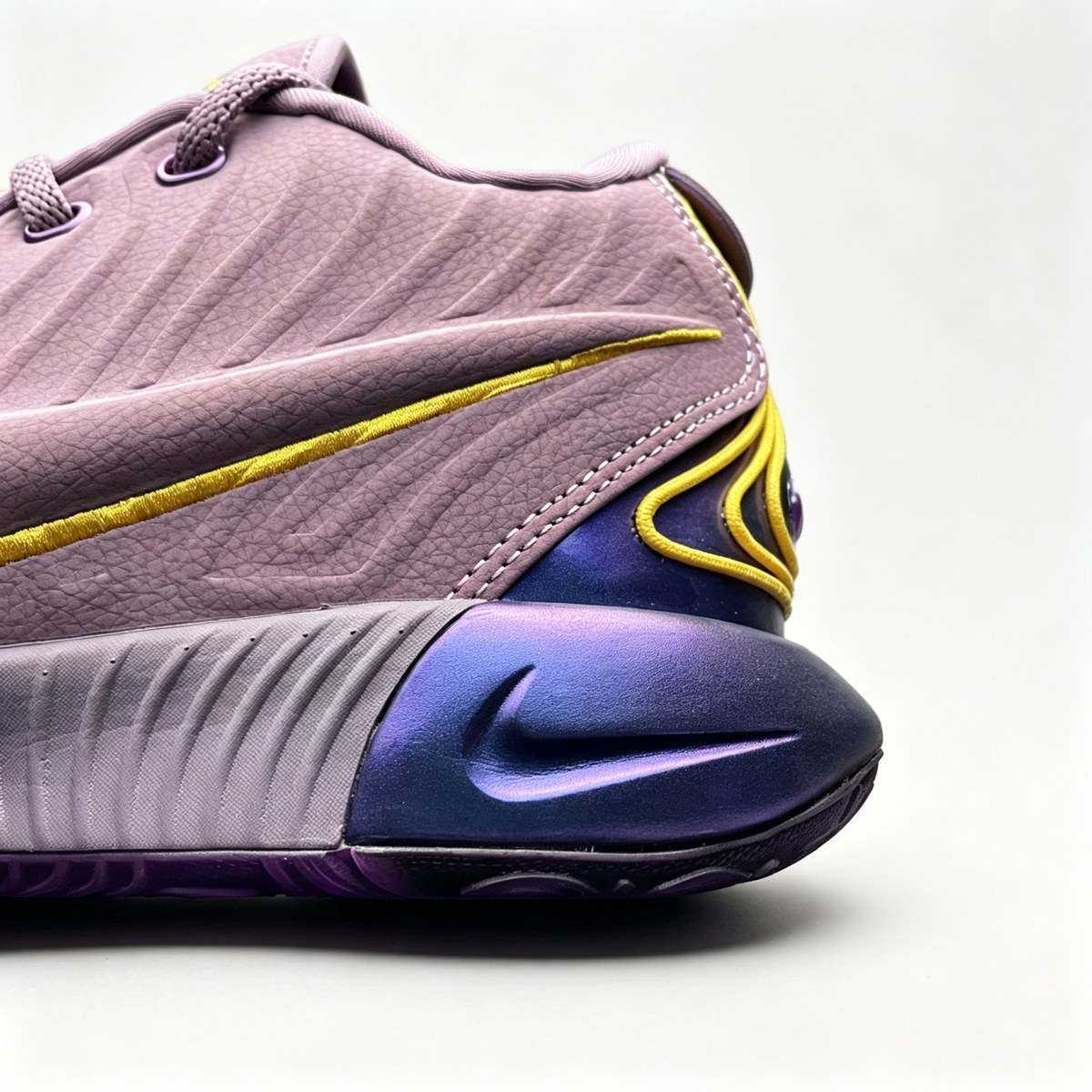 Nike LeBron 21 Low-Top Basketball Shoes